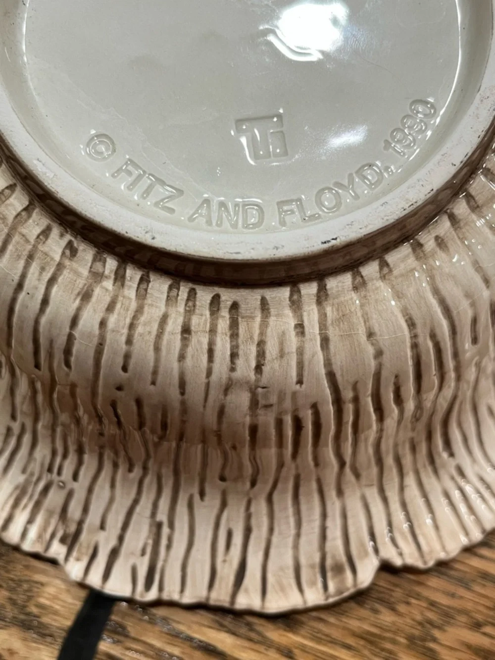 Fitz and Floyd Textured Ceramic Bowl 1990 raspberry woodland